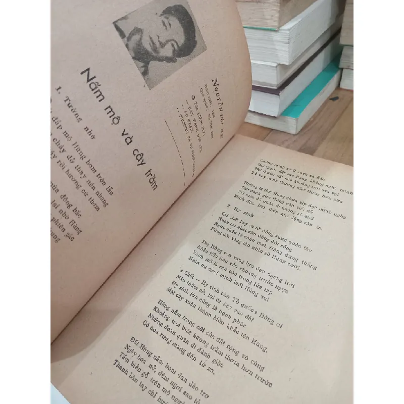 Thơ Việt Nam 1945-1985 695435