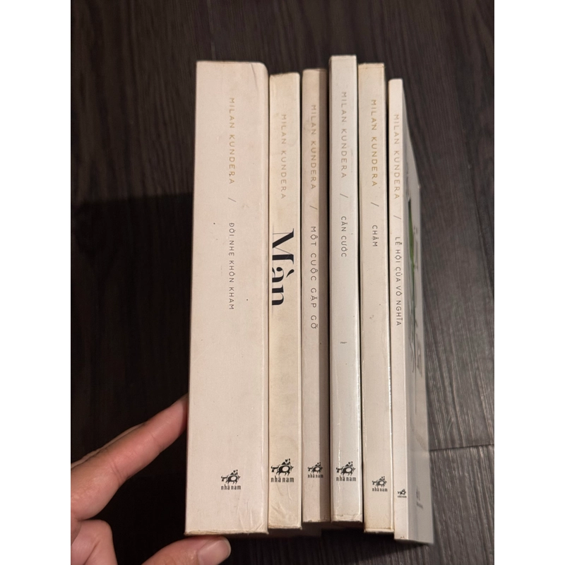 Bộ 6 cuốn sách của Milan Kundera (đọc mô tả) 540612
