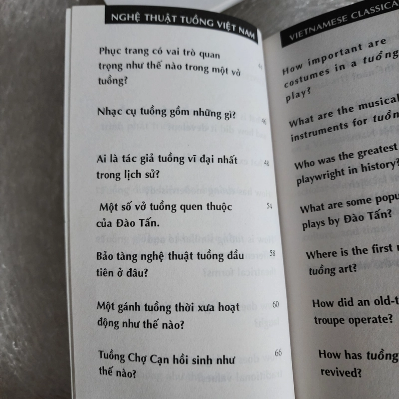 Nghệ thuật tuồng Việt Nam | Hữu Ngọc chủ biên | song ngữ Anh Việt 541975