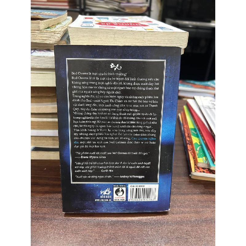 Câu Chuyện Nghĩa Địa - Neil Gaiman 932867