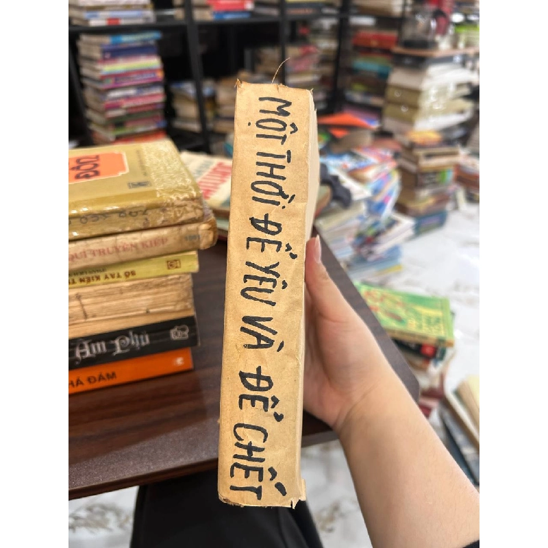 Một Thời Để Yêu Và Một Thời Để Chết - None 936655