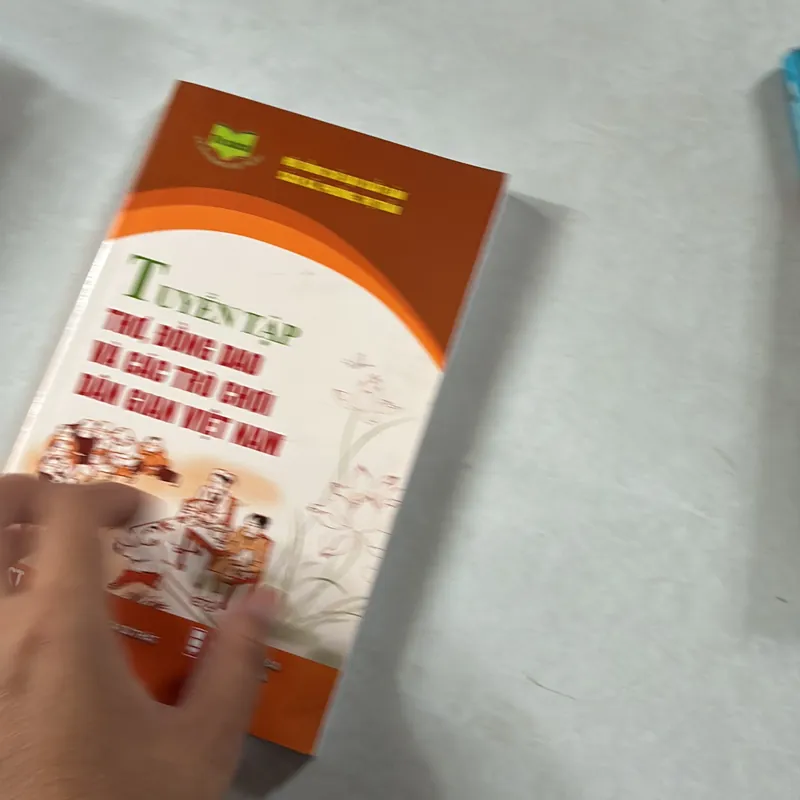 Tuyển tập thơ, đồng dao và các trò chơi dân gian Việt Nam 735973