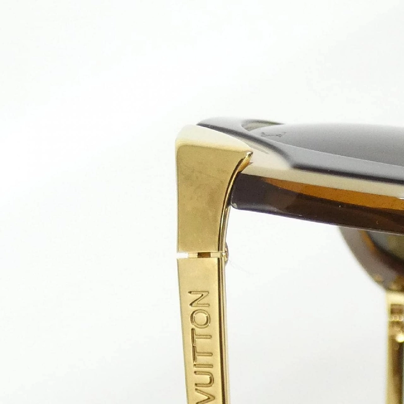 Kính mát Louis Vuitton Amber Cat Eye Z0620E 626118