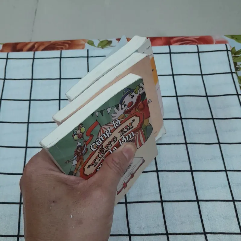 3 cuốn sách bỏ túi: Cũng là tiếng Em; Vui vẻ không quạo & Từ điển tiếng EM. 706811