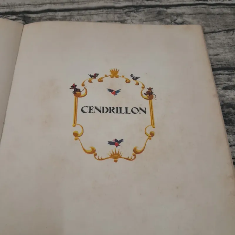 Sách truyện cổ tích màu khổ lớn tiếng Pháp- Waly Disney BLANCHE, BAMBI, CENDRILION in 1963 758693