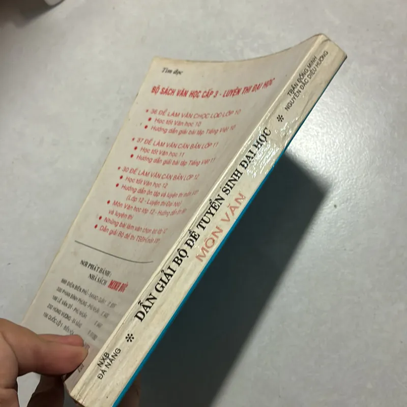 Hướng dẫn giải bộ đề tuyển sinh môn Văn 738853