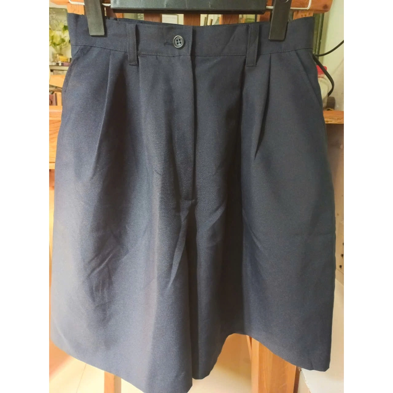 Quần soọc ngố - hiệu Celine - eo cố định 70-72 - mới 95% 549679