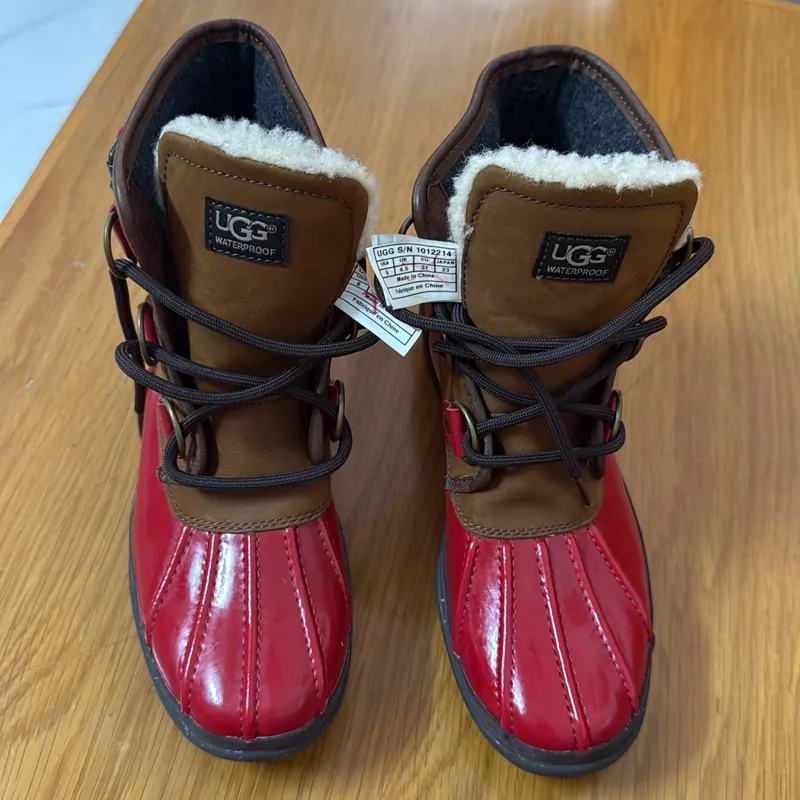 Giày bốt hiệu UGG 722960