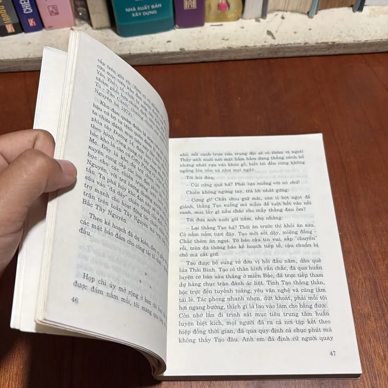 II Lịch Sử: Bác Hồ Với Anh Hùng Dũng Sỹ Miền Trung - 2001 958692
