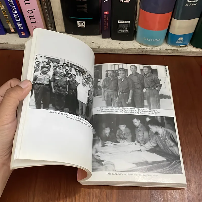 II Tựa sách: Người Chỉ Huy _ Nguyễn Chơn - 2002 562827