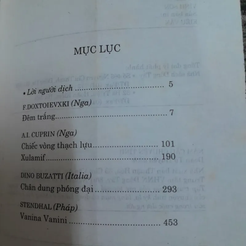 NĂM câu chuyện tình. Người dịch Đoàn Tử Huyến. Nxb Thuận Hóa 2002 748365