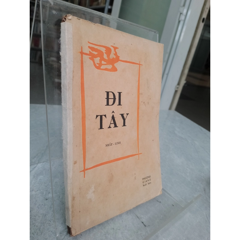 ĐI TÂY - NHẤT LINH 
 520982