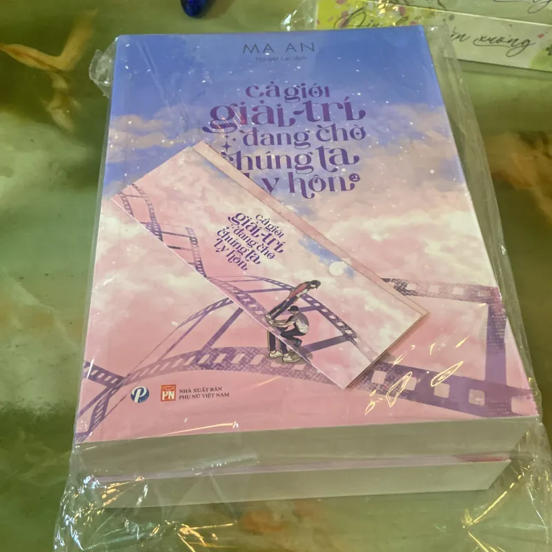 Cả giới giải trí đang chờ chúng ta ly hôn  1004801