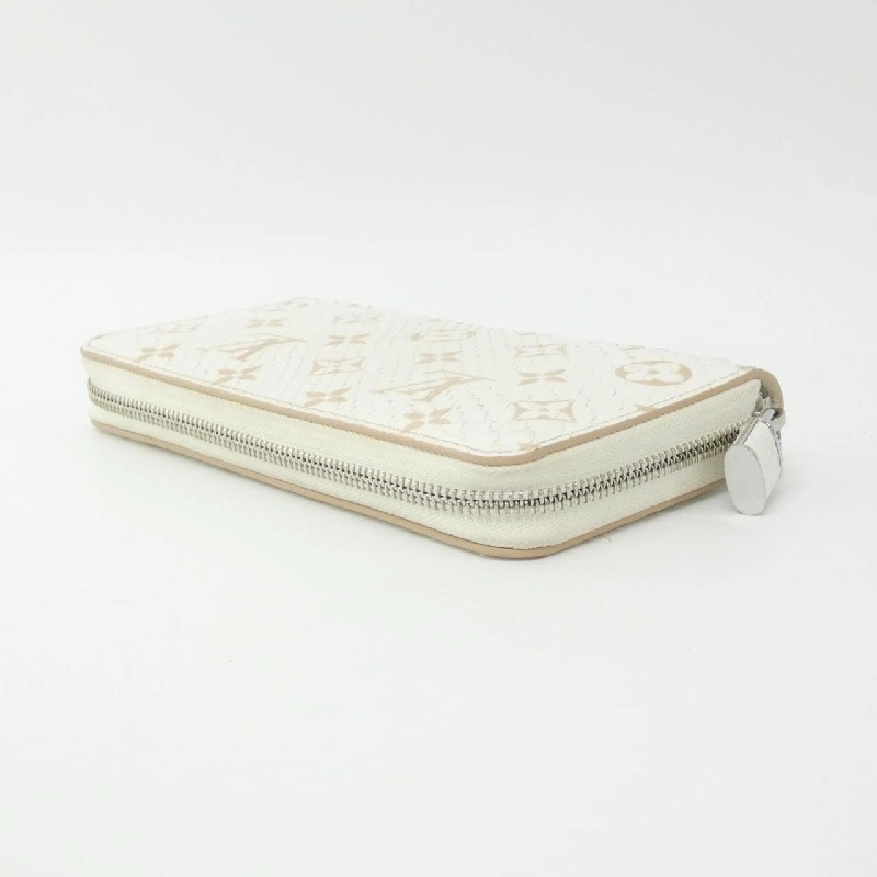 Ví Zippy da kỳ lạ Louis Vuitton N97773 621922