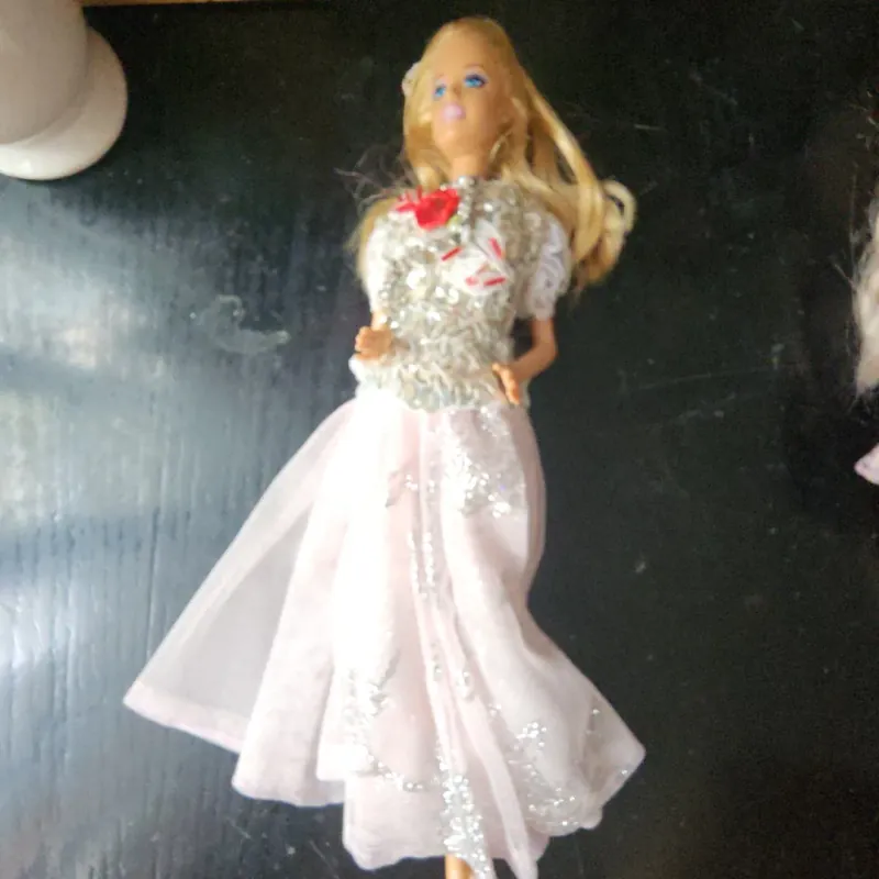 Búp bê Barbie đầm trắng 1005304
