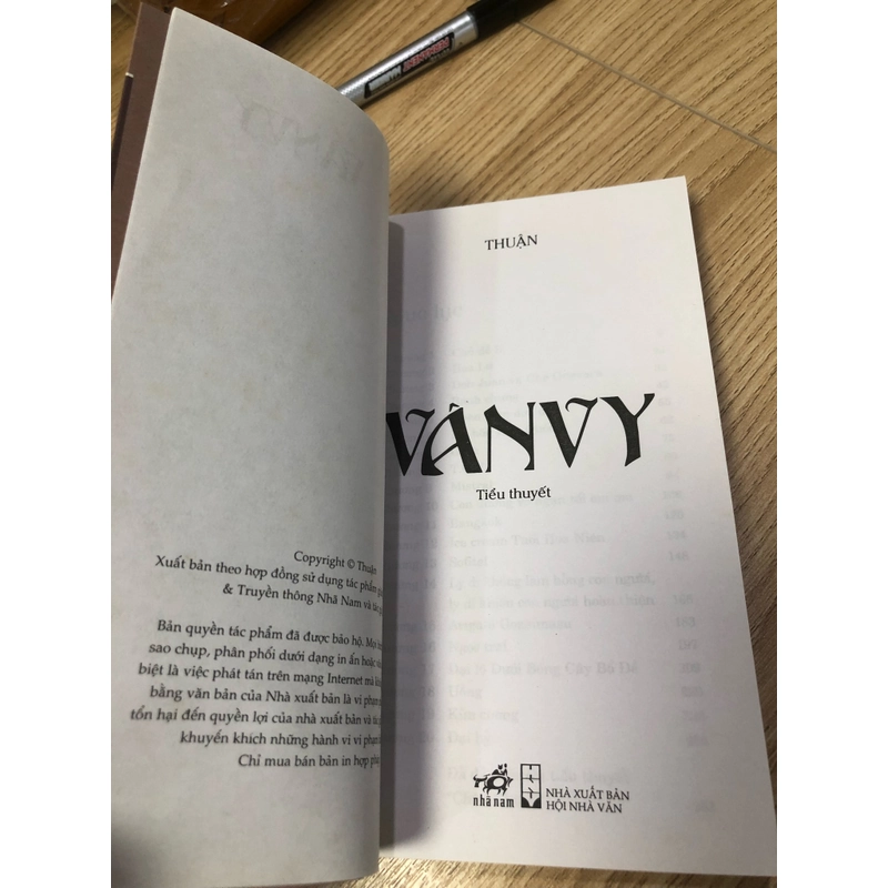 Vân Vy - Thuận (đẹp, như mới) (tiệm cũng có cuốn Paris 11 tháng 8) 377762
