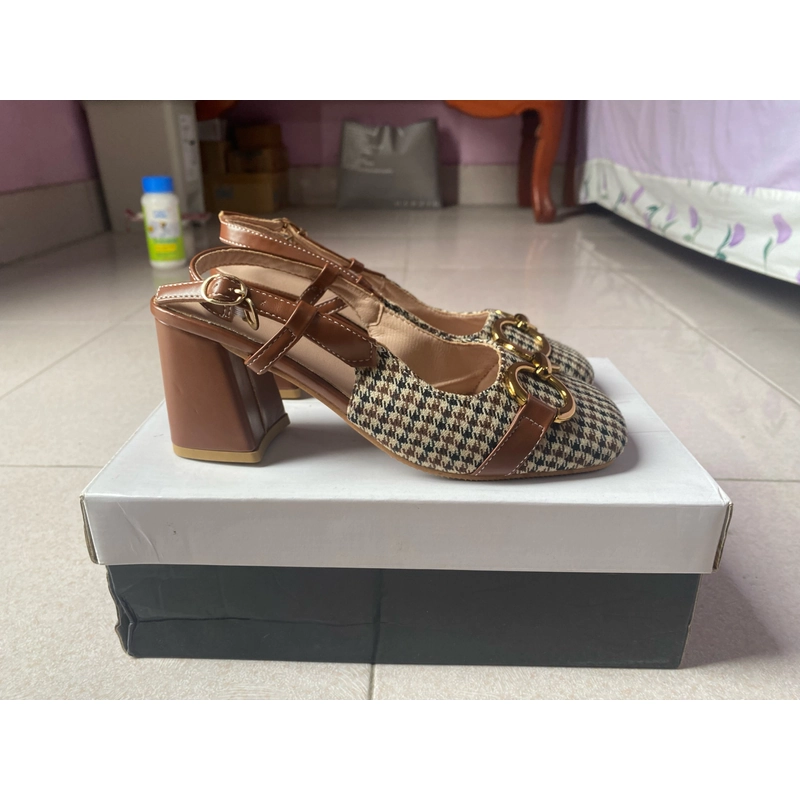 Giày kẻ caảo có quai hậu cao 6p size 37 hàng Quảng Châu loại đẹp 301733
