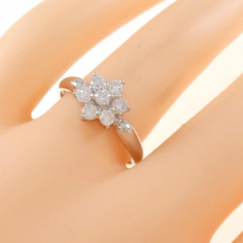 Nhẫn kim cương PT Flower 0.50CT 672975