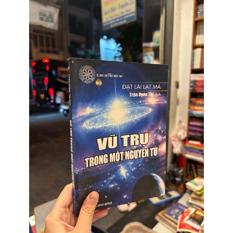 Vũ trụ trong một nguyên tử - Đạt Lai Đạt Ma 384503