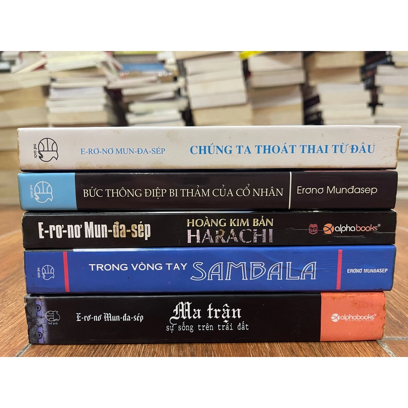 Đi tìm thành hoàng đế - E-rơ-nơ Mun-đa-sép Gồm 5 tựa: 532819