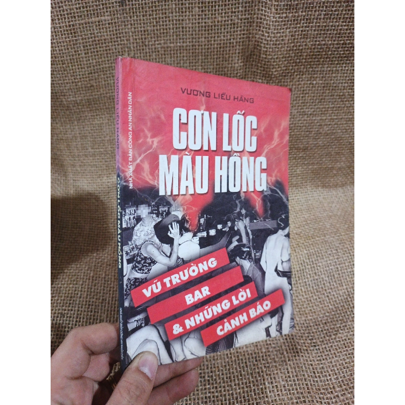 Cơn lốc màu hồng - Vương Liễu Hằng 2003 mới 80% ố nhẹ(Sách văn học) HLSC2404 1028320