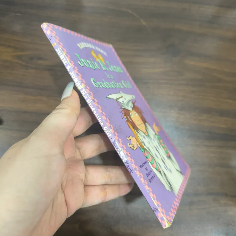 Junie B. Jones is a Graduation Girl - Barbara Park 1035469