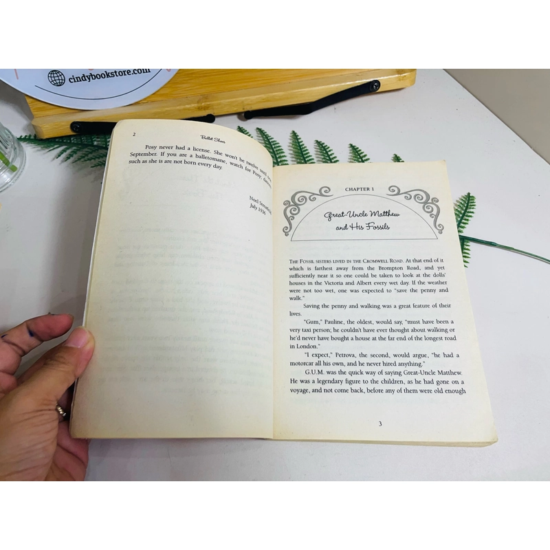 [Sách 2hand từ US] Like new 90% - BALLET SHOES - Noel Streatfeild 476664