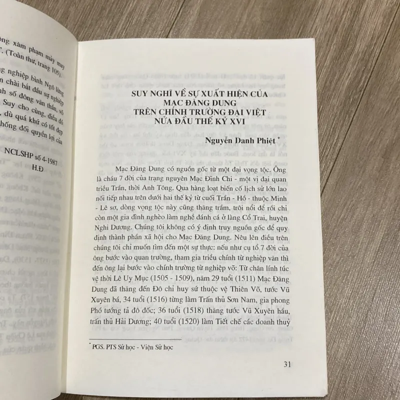 MẠC ĐĂNG DUNG VÀ VƯƠNG TRIỀU MẠC (XB 2000) 1028990