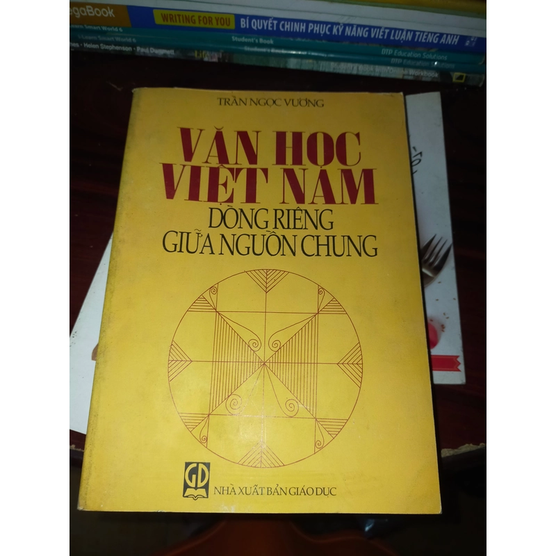 Văn học Việt Nam dòng riêng giữa nguồn chung 327228