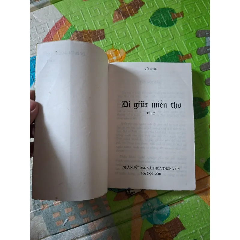 Đi giữa miền thơ tập 2 977745