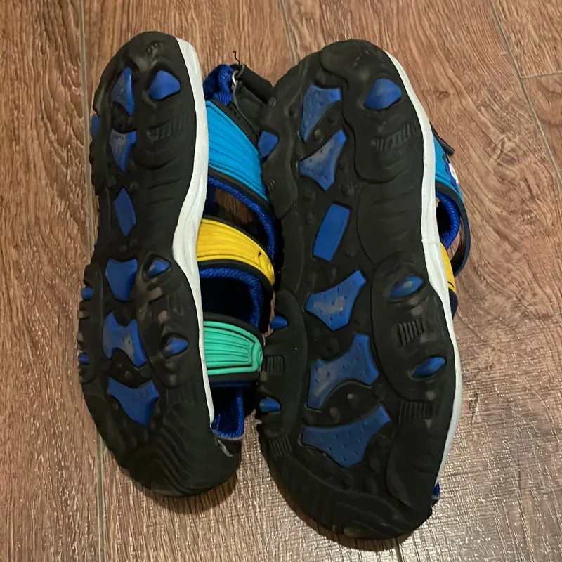 Sandal bé trai size 32 (210) 728699