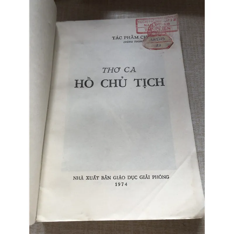 Thơ ca Hồ Chủ Tịch-Tác phẩm chọn lọc dùng trong nhà trường 961378