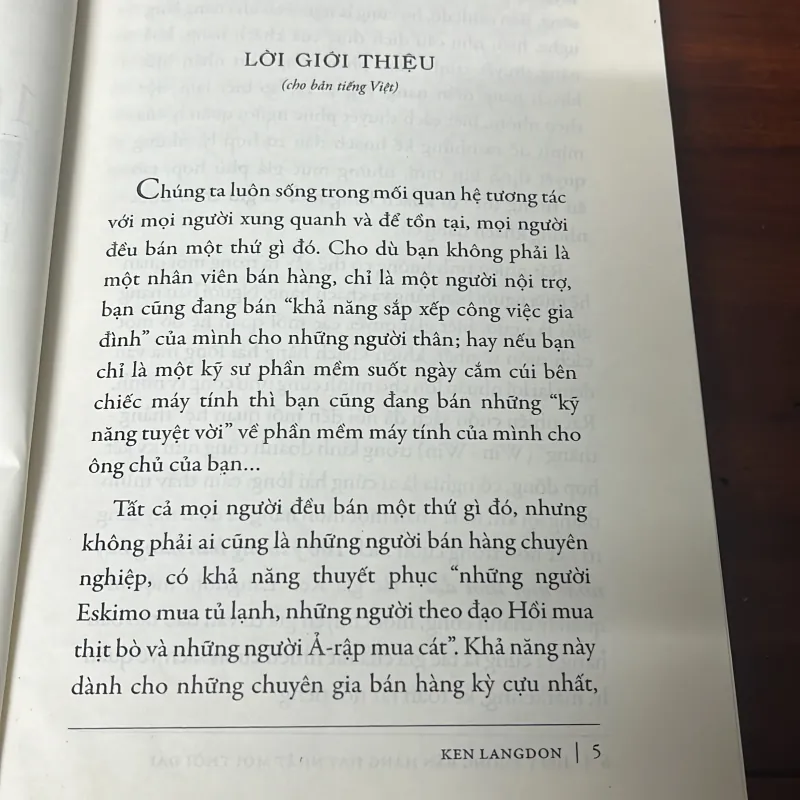 [kinh tế] 100 ý tưởng bán hàng hay nhất mọi thời đại - Ken Langdon 972517
