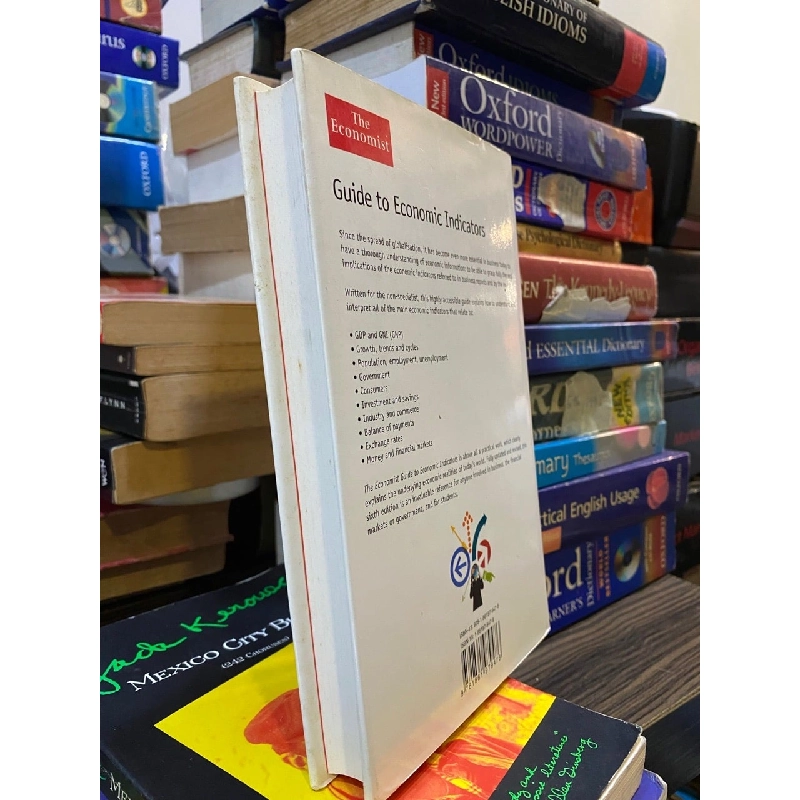 Guide to Economics Indicators m: Making Sense of Economics, 6th ediion 573759