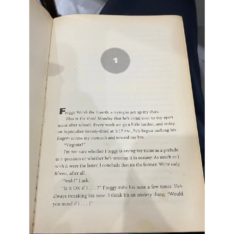 The Earth, My Butt, and Other BIG Round Things - Carolyn Mackler 498579