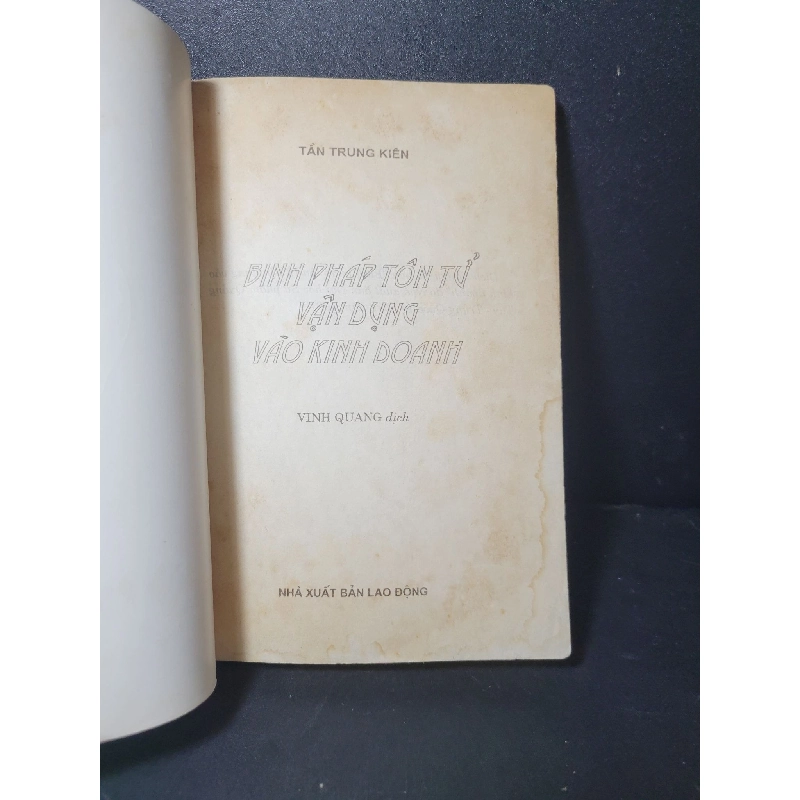 Binh pháp tôn tử vận dụng vào kinh doanh mới 70% bẩn bìa, ố vàng, có vệt nước 1995 Tần Trung Kiên HCM2205 MARKETING KINH DOANH 919916