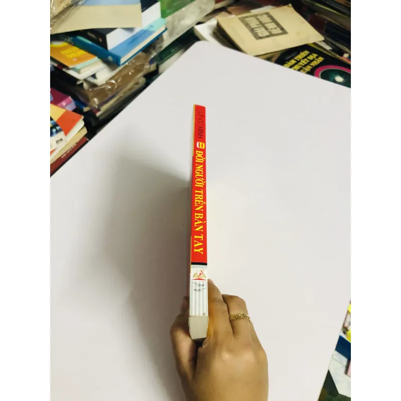 ĐỜI NGƯỜI TRÊN BÀN TAY ( Lý Cư Minh) 756216