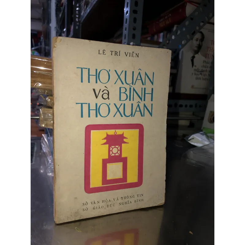 Thơ xuân và bình thơ xuân - Lê Trí Viễn 784795