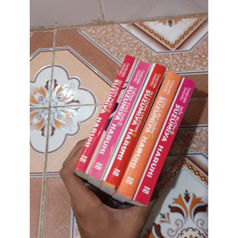 5 cuốn light novel Suzumiya Haruhi 1030471