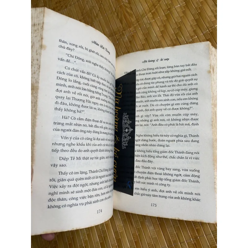 Nữ hoàng & kẻ cướp 931393