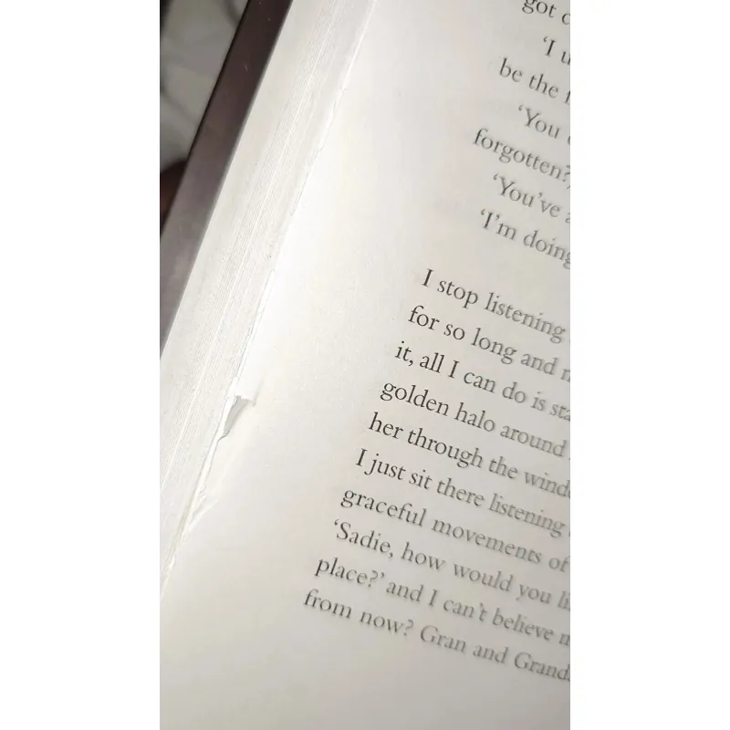 Fault Lines by Nancy Huston (khổ lớn, bìa cứng, có vài tráng giấy bị như hình) 748350