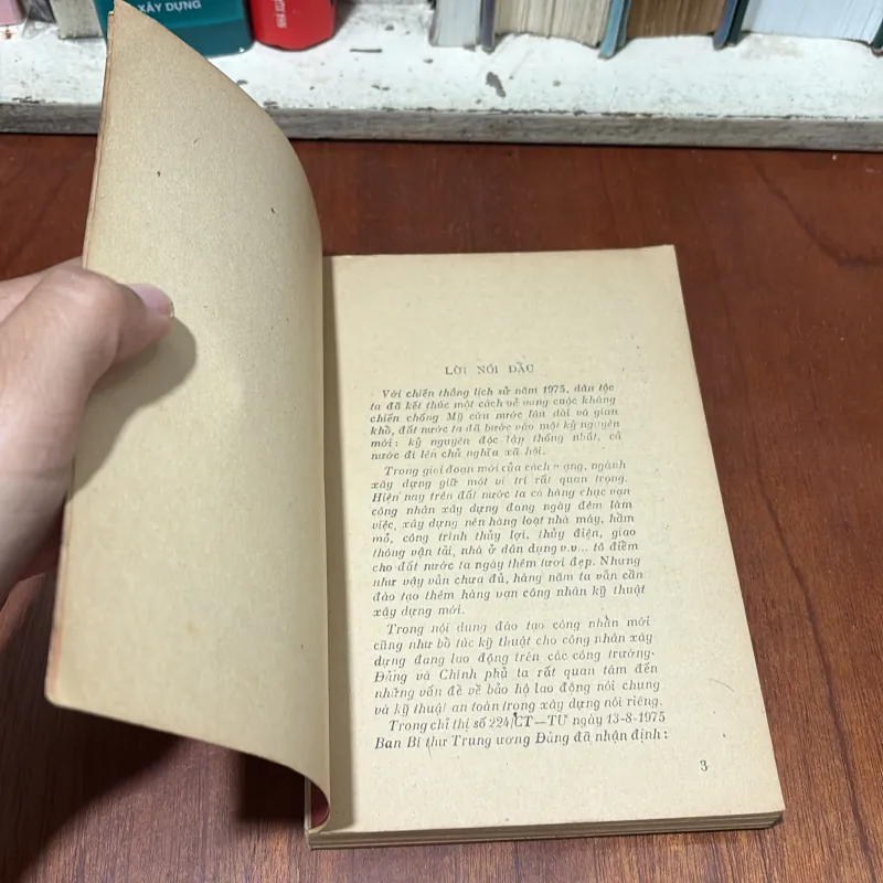 II Sách Xưa: Kĩ Thuật An Toàn Trong Thi Công Xây Dựng - Mai Tây Lộ - 1978 750990