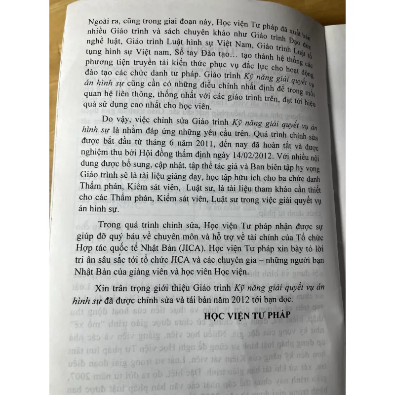 [luật - chính trị] Luật sư Kỹ năng giải quyết vụ án hình sự 763626