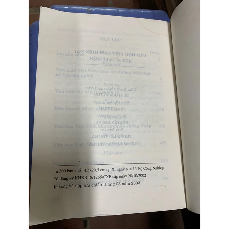 Văn học việt nam hiện đại - lịch sử và lý luận.  459619