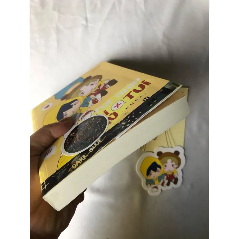 Sách cũ, bị rách bìa trước, bị dán sticker Tui Ship Đối Thủ X Tui - PEPA 991966
