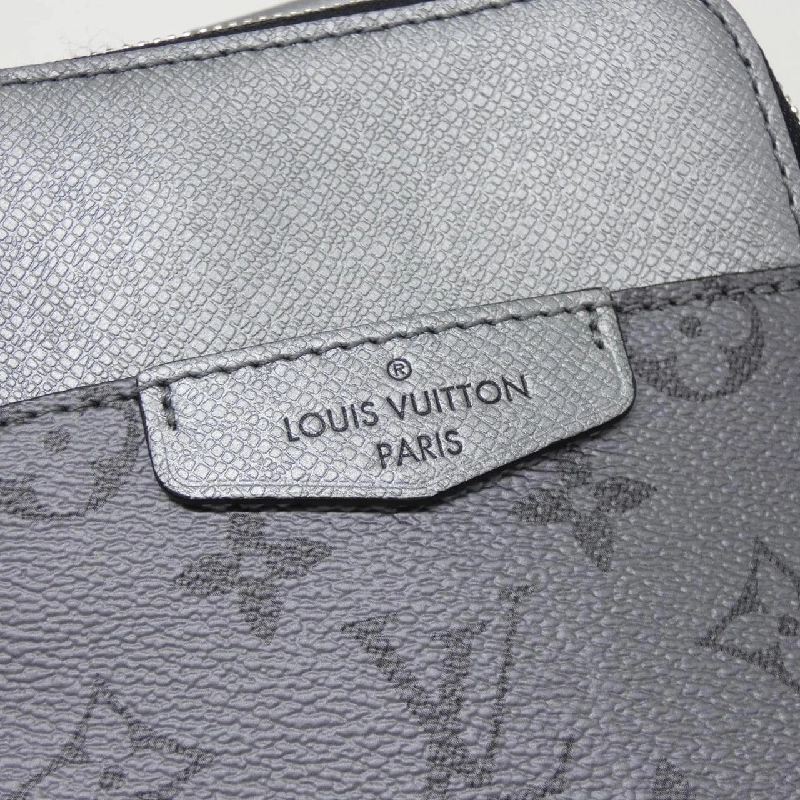 Túi đeo chéo ngoài trời Louis Vuitton Taiga Lama M30833 - Hàng hiệu Chính hãng 769681