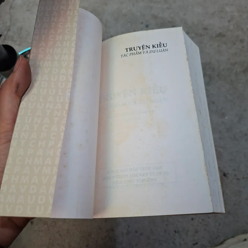 Truyện kiều tác phẩm và dư luận  995175