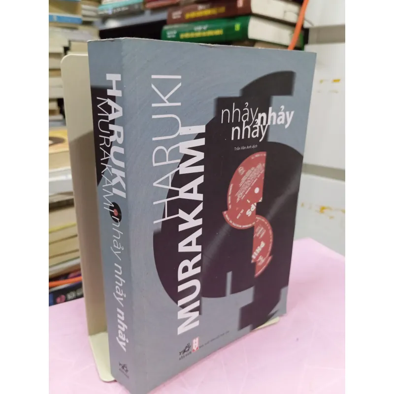 Nhảy Nhảy Nhảy là một tiểu thuyết nổi tiếng của nhà văn Nhật Bản Haruki Murakami 960694