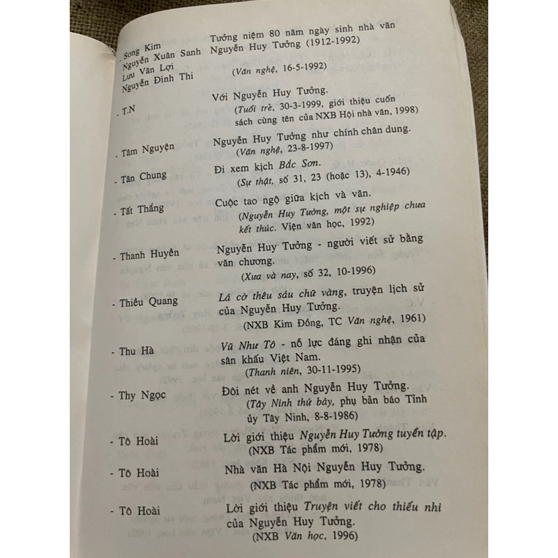 Nguyễn Huy Tưởng : Tác gia và tác phẩm; sách khổ lớn ; 2007 451963