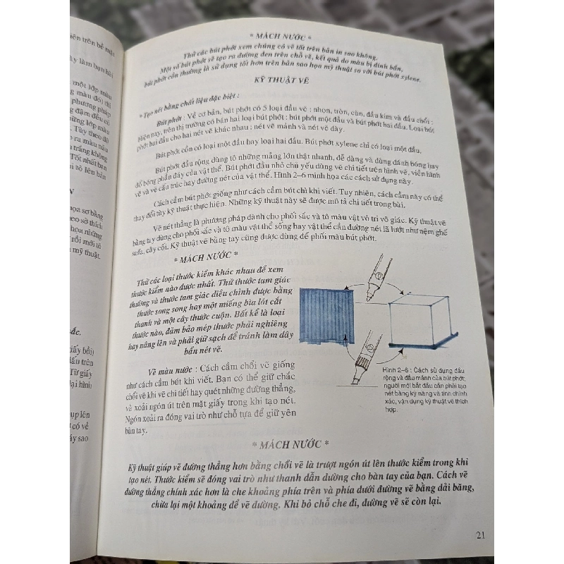 Hoạ màu mỹ thuật trong thiết kế và kiến trúc nội thất - Lệ Hằng biên dịch 753317